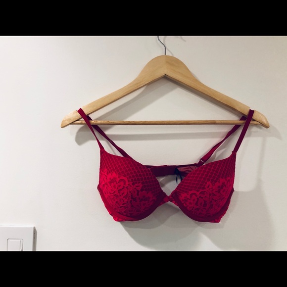 Victoria’s Secret Scandalous Bra - Picture 2 of 2